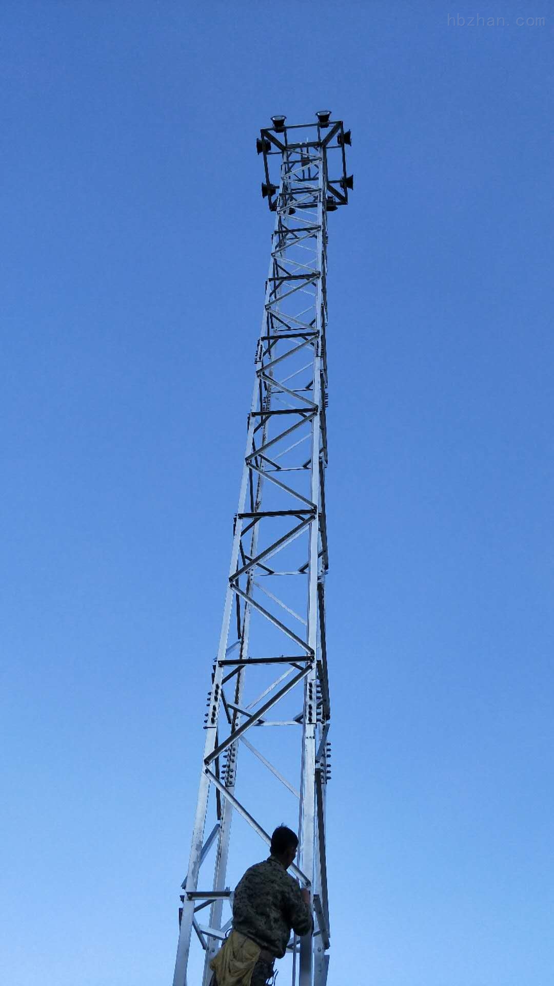 四柱角钢结构铁路货场投光灯塔