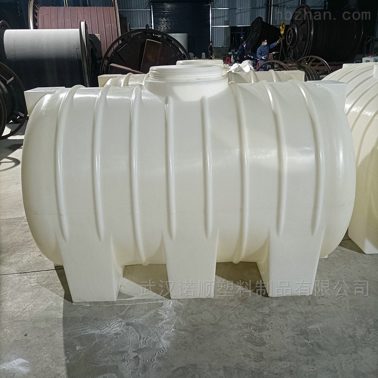 3000L加厚化工蓄水储罐带底座卧式塑料桶